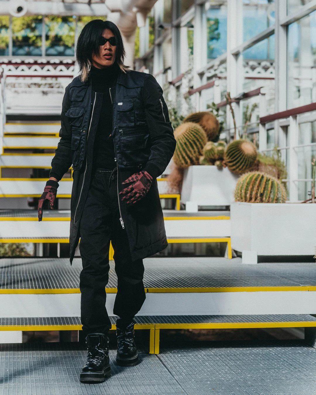XTC SHARKS IN PARIS GLOVES | Sprayground Value