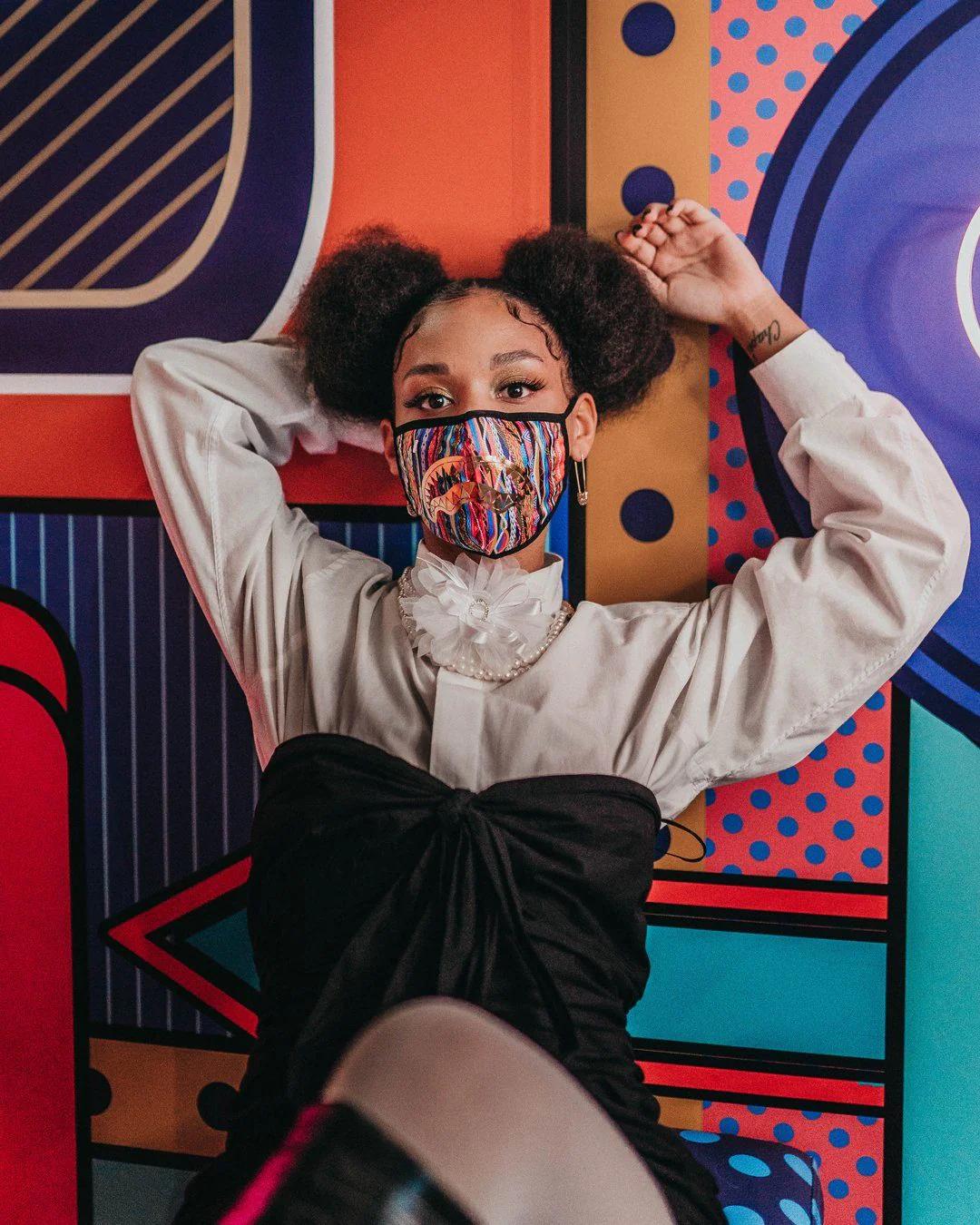 1994 GOLD METALLIC SHARK POLYESTER FACE MASK | Sprayground Signature