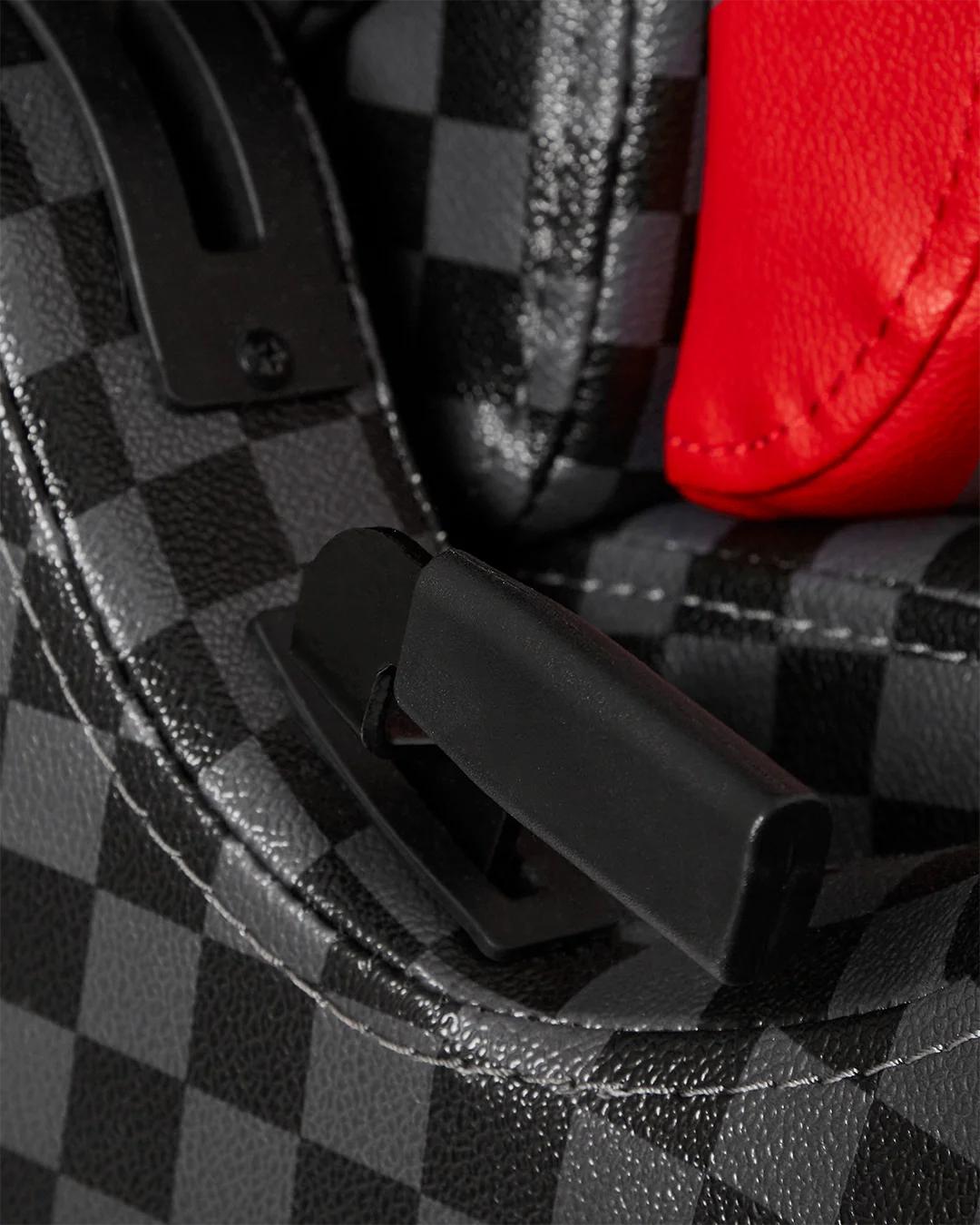 GHOST DRIP SHARK CHAIR | Sprayground Essential