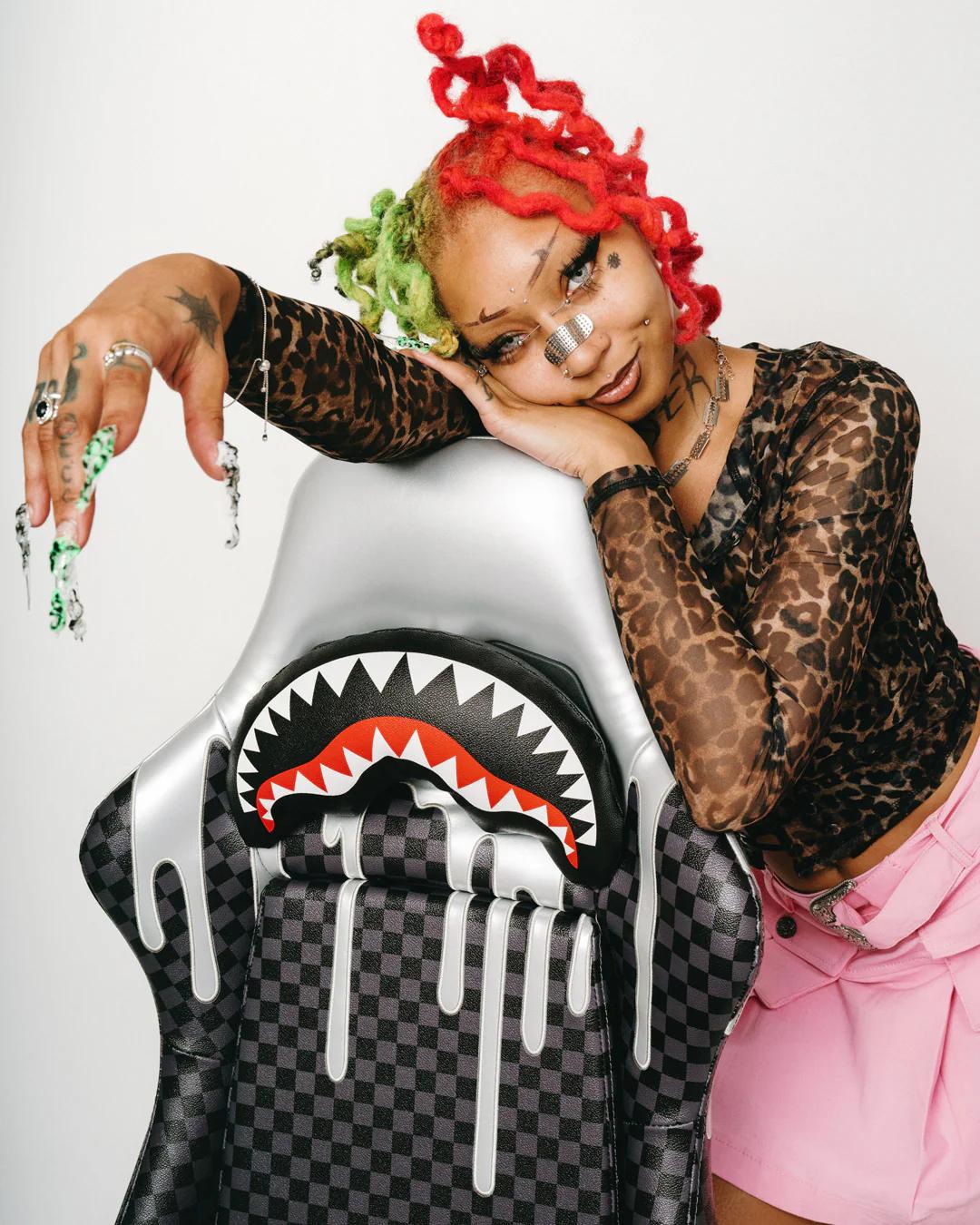 GHOST DRIP SHARK CHAIR | Sprayground Essential