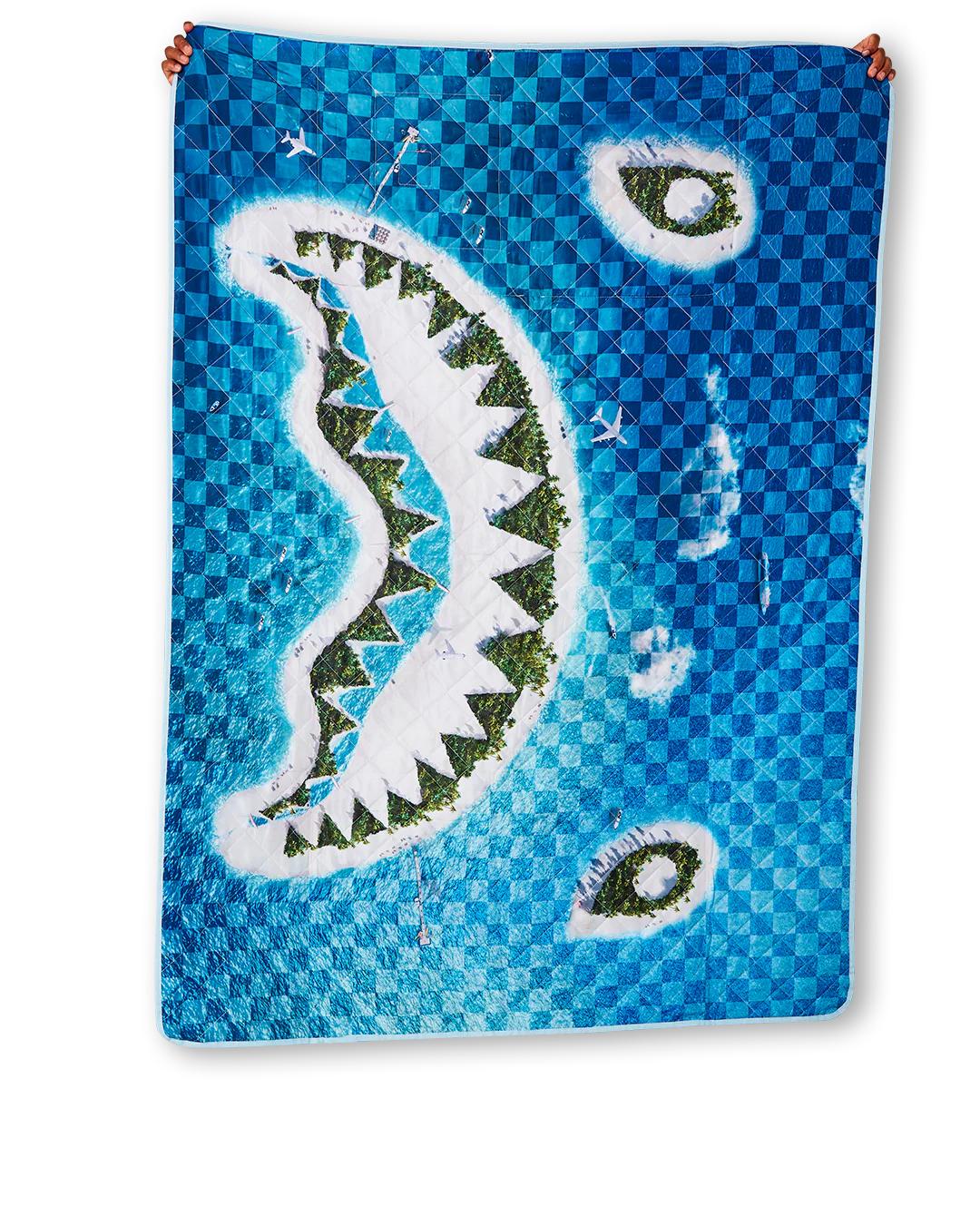 SHARK ISLAND PACKABLE BEACH MAT BLANKET WATER RESISTANT CONVERTIBLE TO | Sprayground Trending