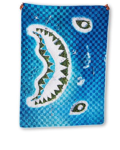 SHARK ISLAND PACKABLE BEACH MAT BLANKET WATER RESISTANT CONVERTIBLE TO | Sprayground Trending