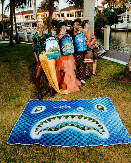 SHARK ISLAND PACKABLE BEACH MAT BLANKET WATER RESISTANT CONVERTIBLE TO | Sprayground Trending
