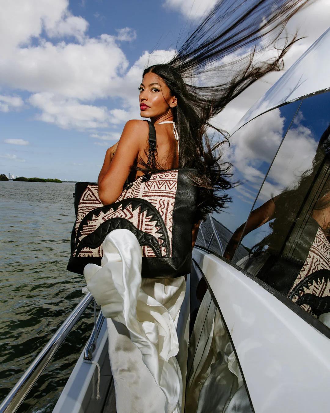A.I. PALM MIRAGE SHARK LUXE BEACH TOTE | Sprayground Best Seller