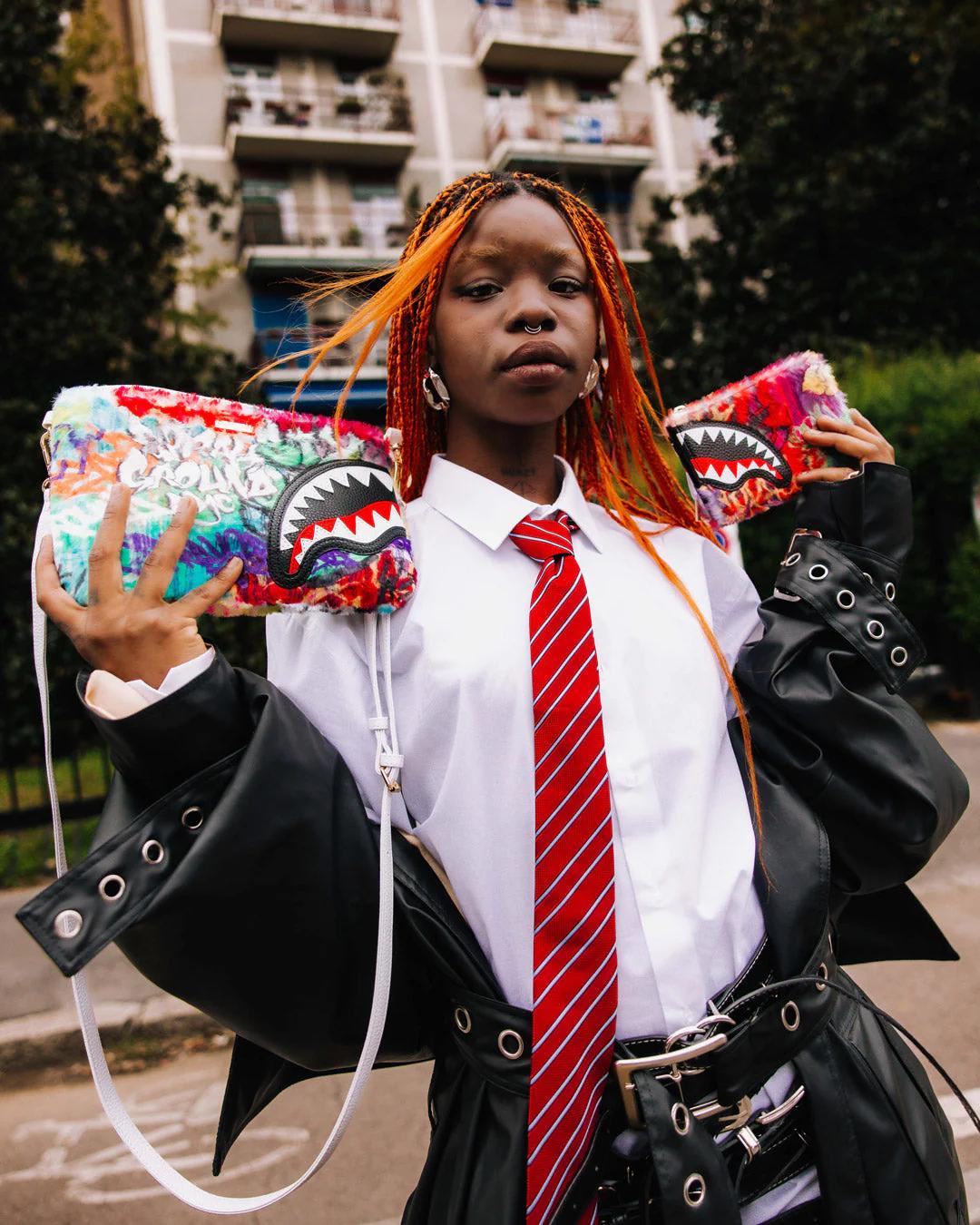 LE MONDE DES GRAFFITIS CROSSOVER CLUTCH | Sprayground Latest