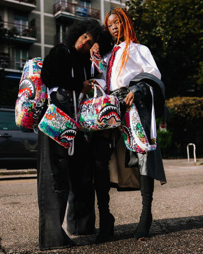 LE MONDE DES GRAFFITIS CROSSOVER CLUTCH | Sprayground Latest