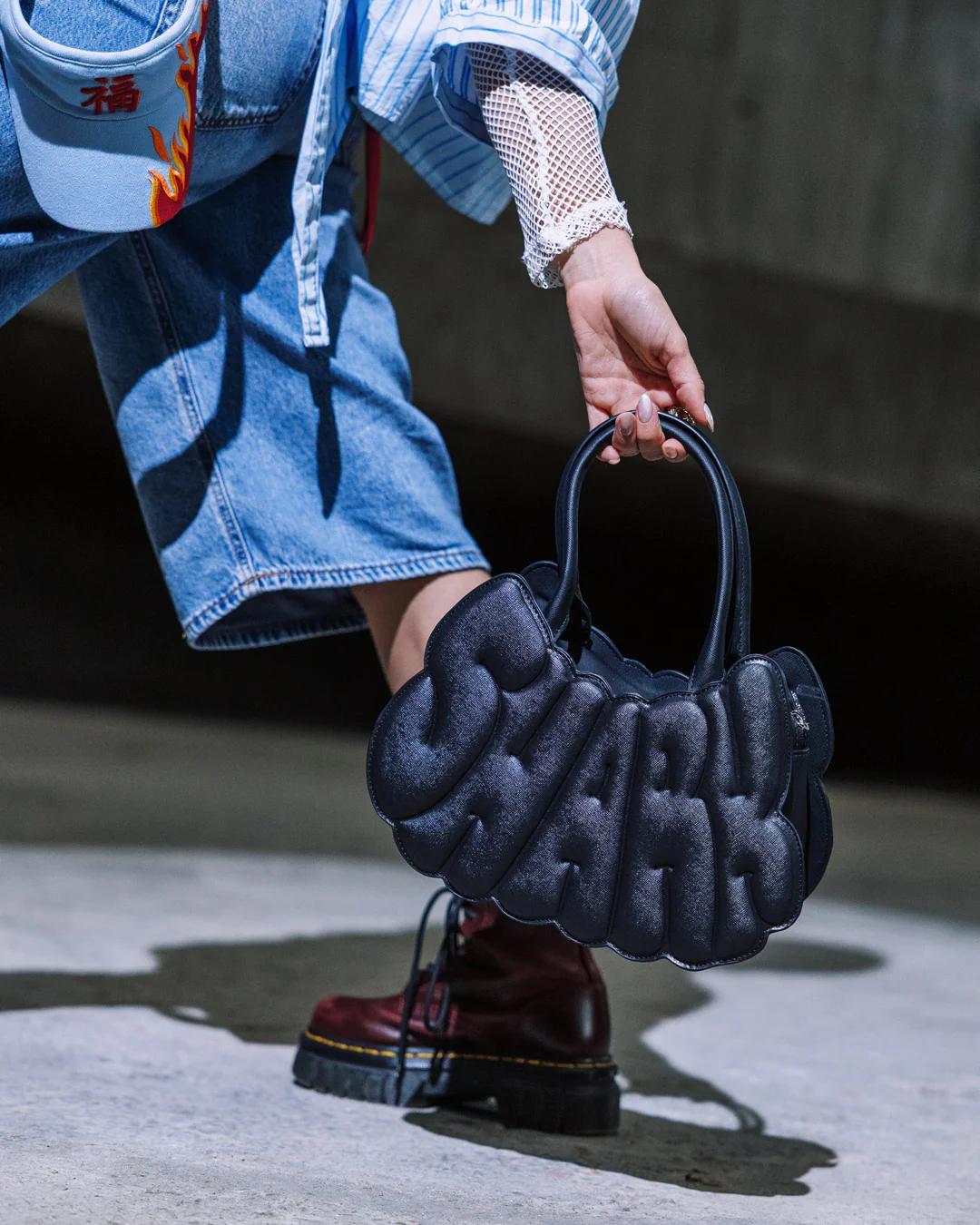 BUBBLE BUBBLE SHARK HANDBAG | Sprayground Everyday