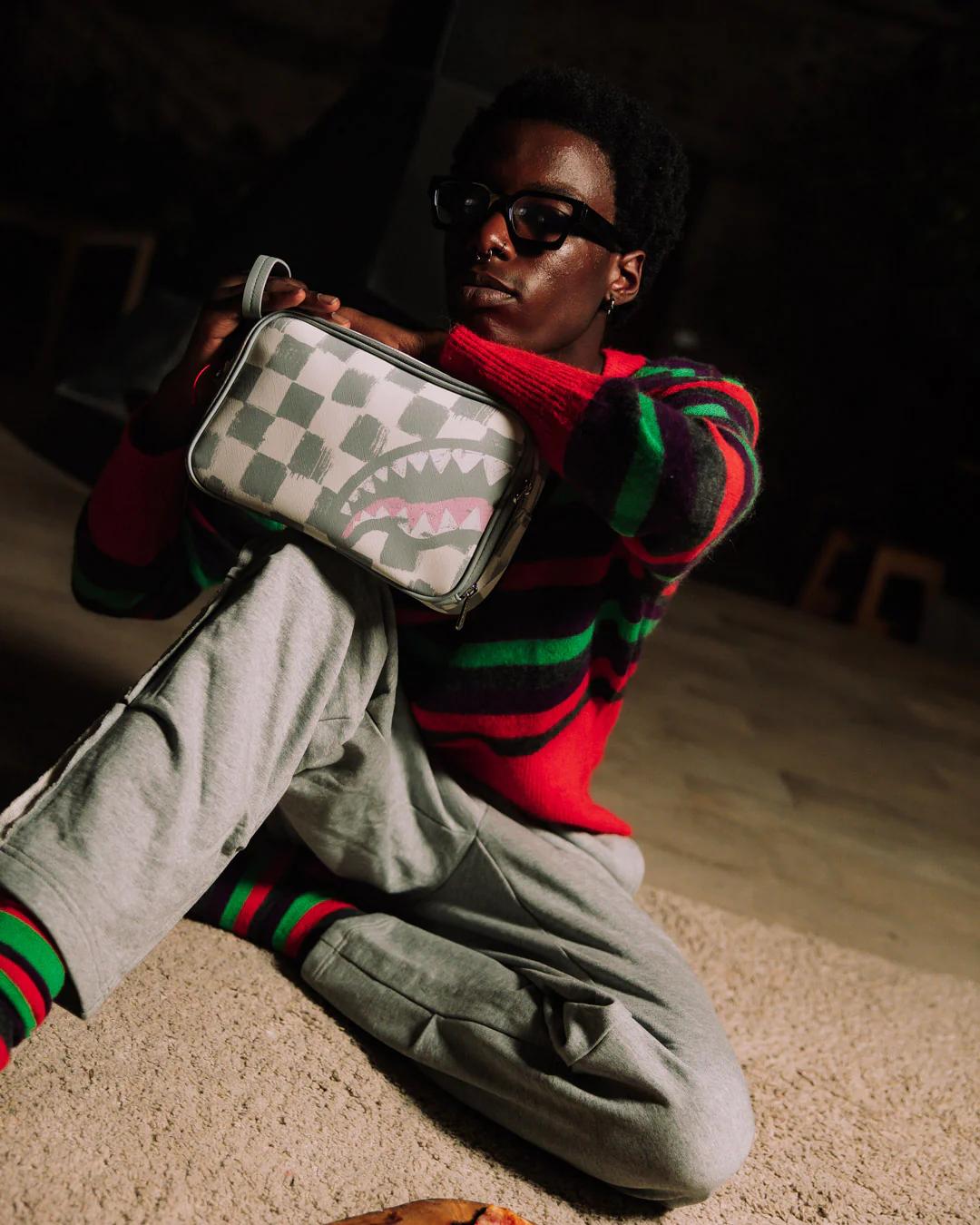 VANQUISH CREAM TOILETRY BAG | Sprayground Signature