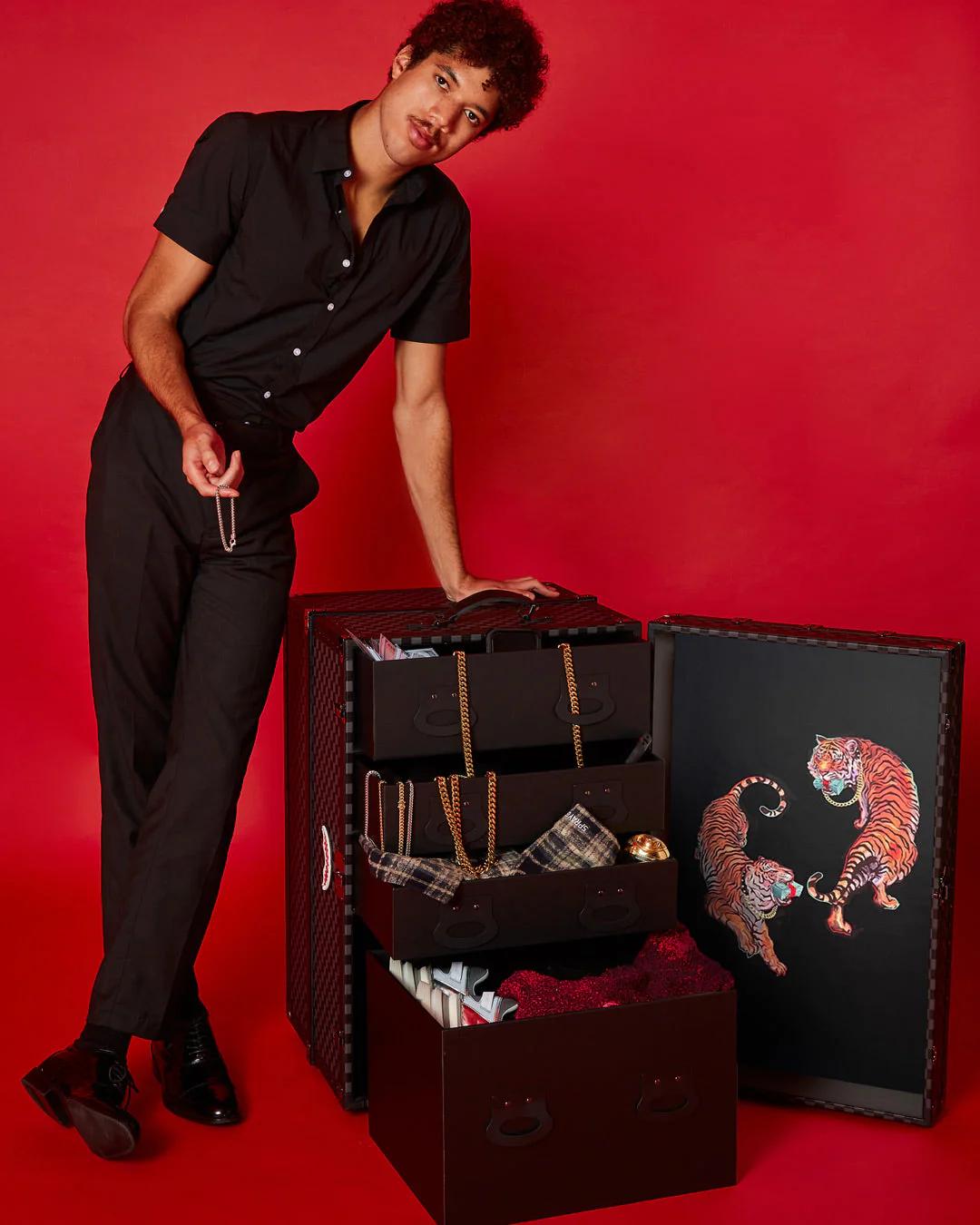 VANQUISH II WARDROBE TRUNK | Sprayground Everyday