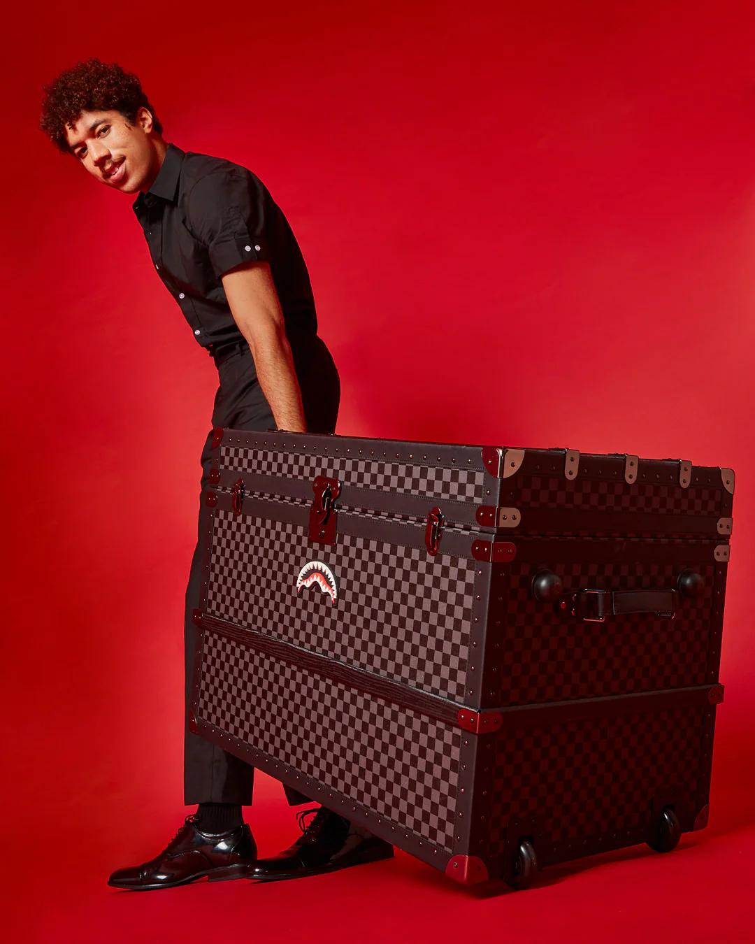VANQUISH II WARDROBE TRUNK | Sprayground Everyday