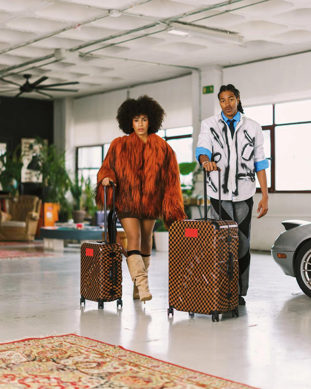 KATANA CHECK BOSS FULL-SIZE LUGGAGE | Sprayground Quality