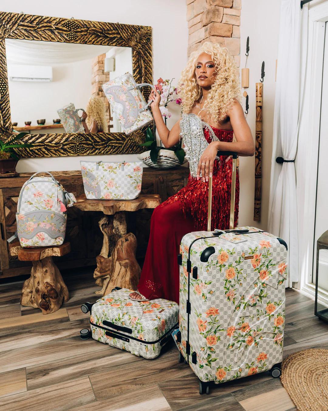 A.I. AFRICAN INTELLIGENCE ELEGANT ENERGY SHARKITECTURE FULL SIZE LUGGA | Sprayground Exclusive