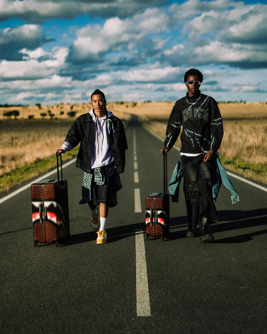 SHARKS IN PARIS BLUR EFFECT FULL SIZE LUGGAGE | Sprayground Value