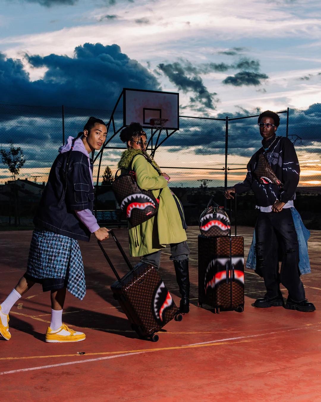 SHARKS IN PARIS BLUR EFFECT FULL SIZE LUGGAGE | Sprayground Value