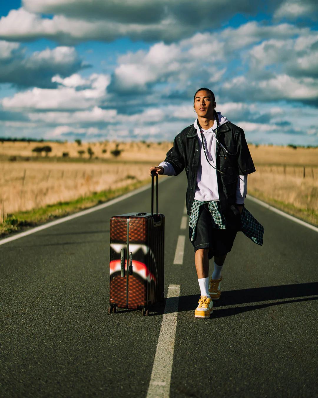 SHARKS IN PARIS BLUR EFFECT FULL SIZE LUGGAGE | Sprayground Value