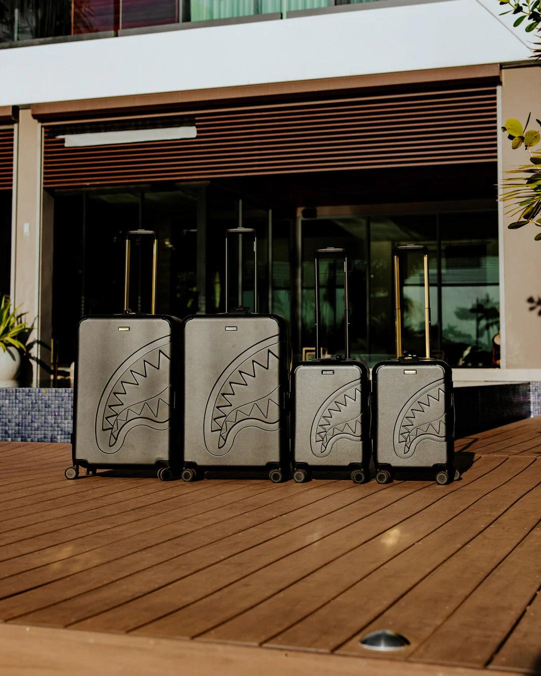 REALITY CHECK SHARKITECTURE FULL-SIZE JETBLACK LUGGAGE (GOLD HARDWARE) | Sprayground Latest
