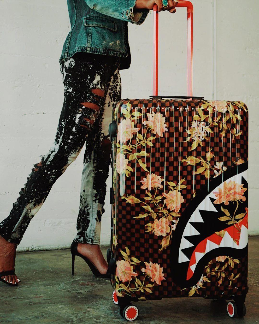 SHARKFLOWER 29.5” FULL-SIZE SHARKNAUTICS LUGGAGE | Sprayground Great Value