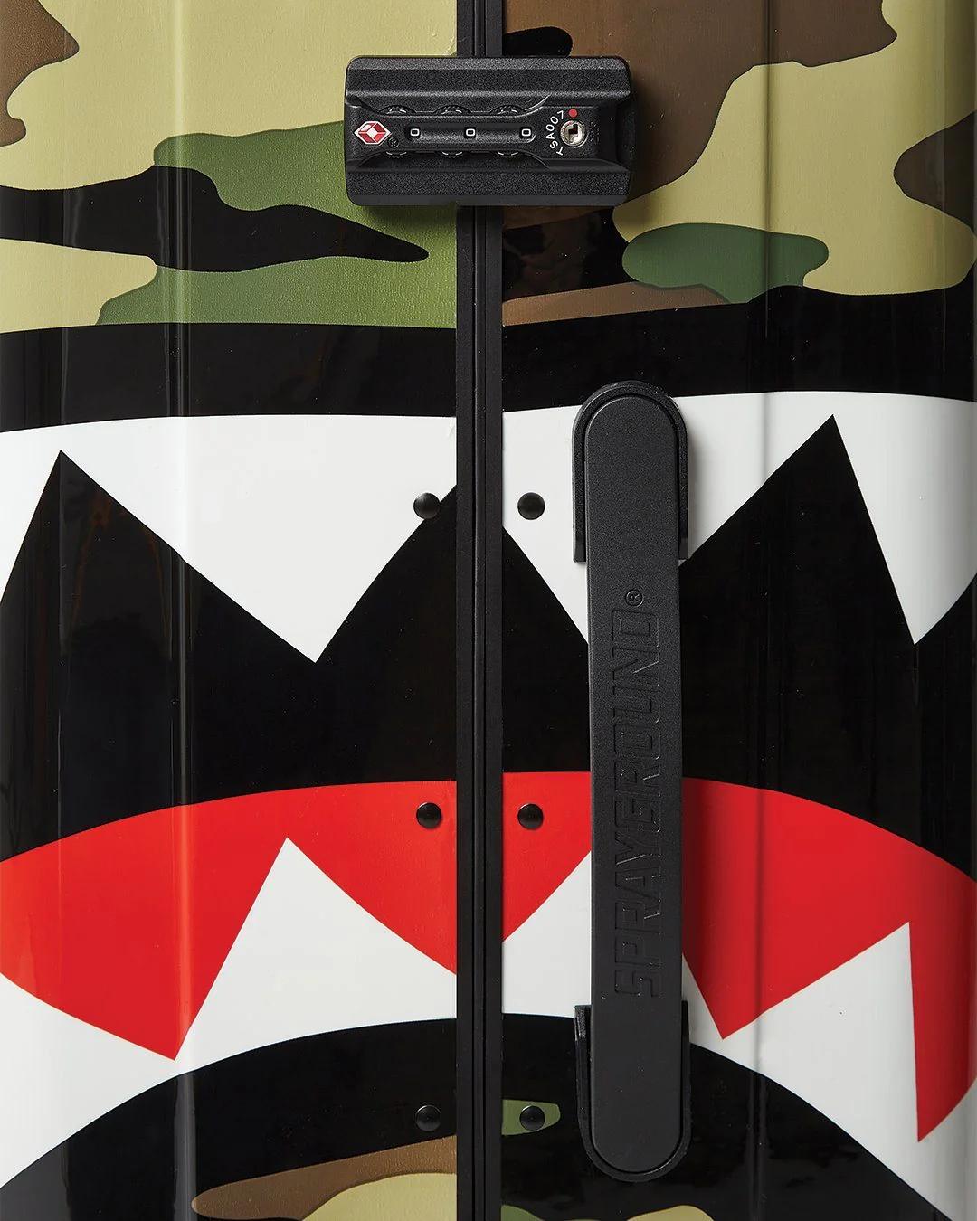 SHARKNAUTICS (CAMO) 29.5” FULL-SIZE LUGGAGE | Sprayground Premium