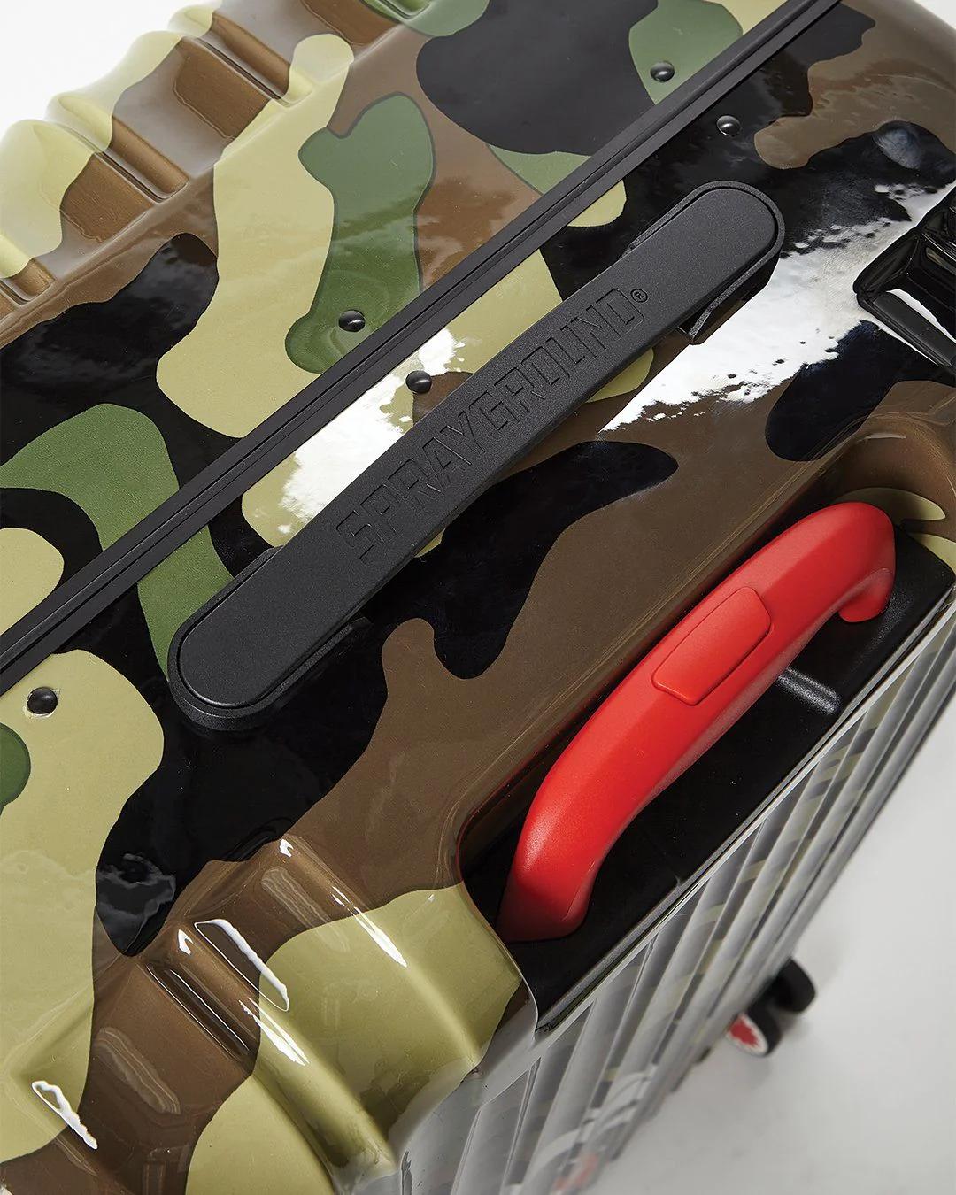 SHARKNAUTICS (CAMO) 29.5” FULL-SIZE LUGGAGE | Sprayground Premium