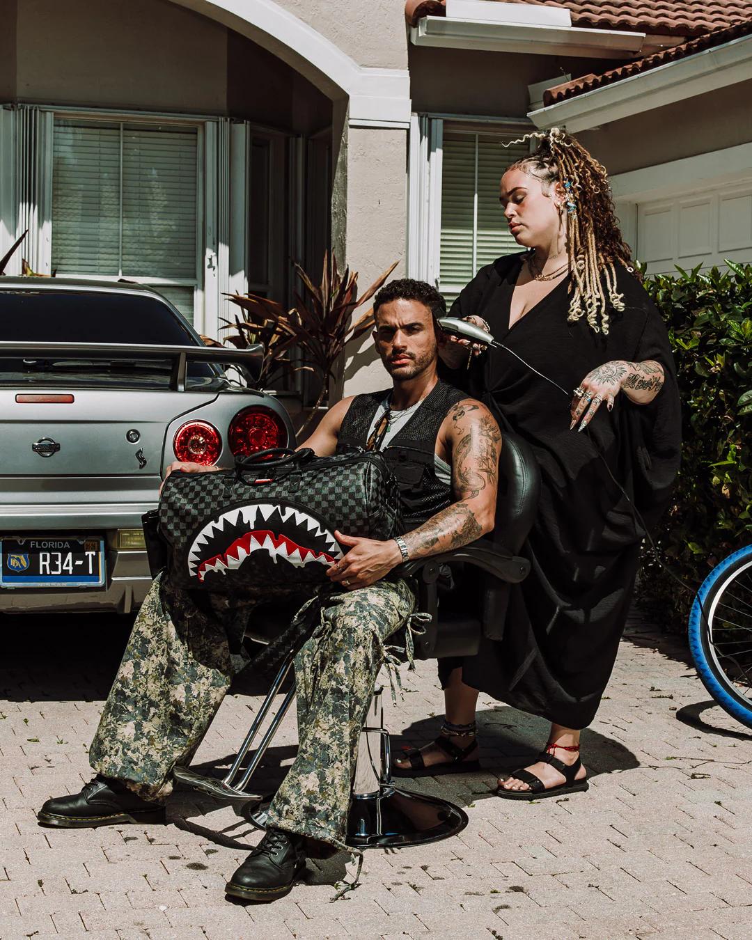 SHARKS IN PARIS THUNDERDRIP DUFFLE | Sprayground New
