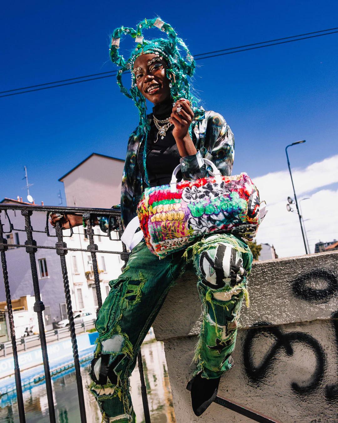 LE MONDE DES GRAFFITIS MINI DUFFLE | Sprayground Essential