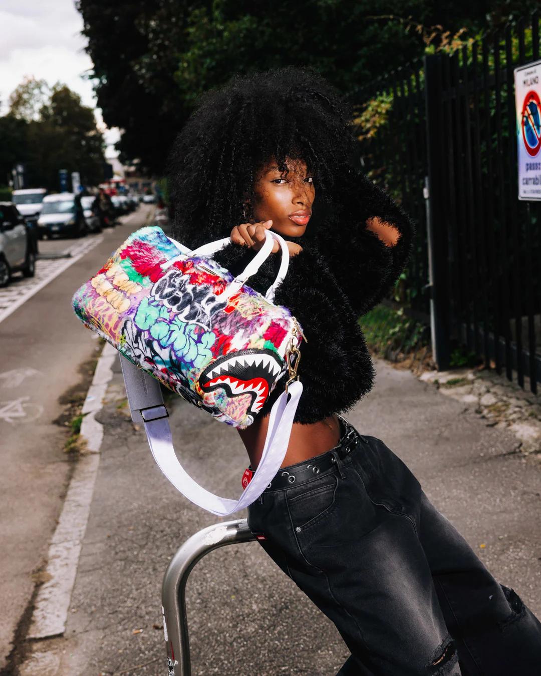 LE MONDE DES GRAFFITIS MINI DUFFLE | Sprayground Essential