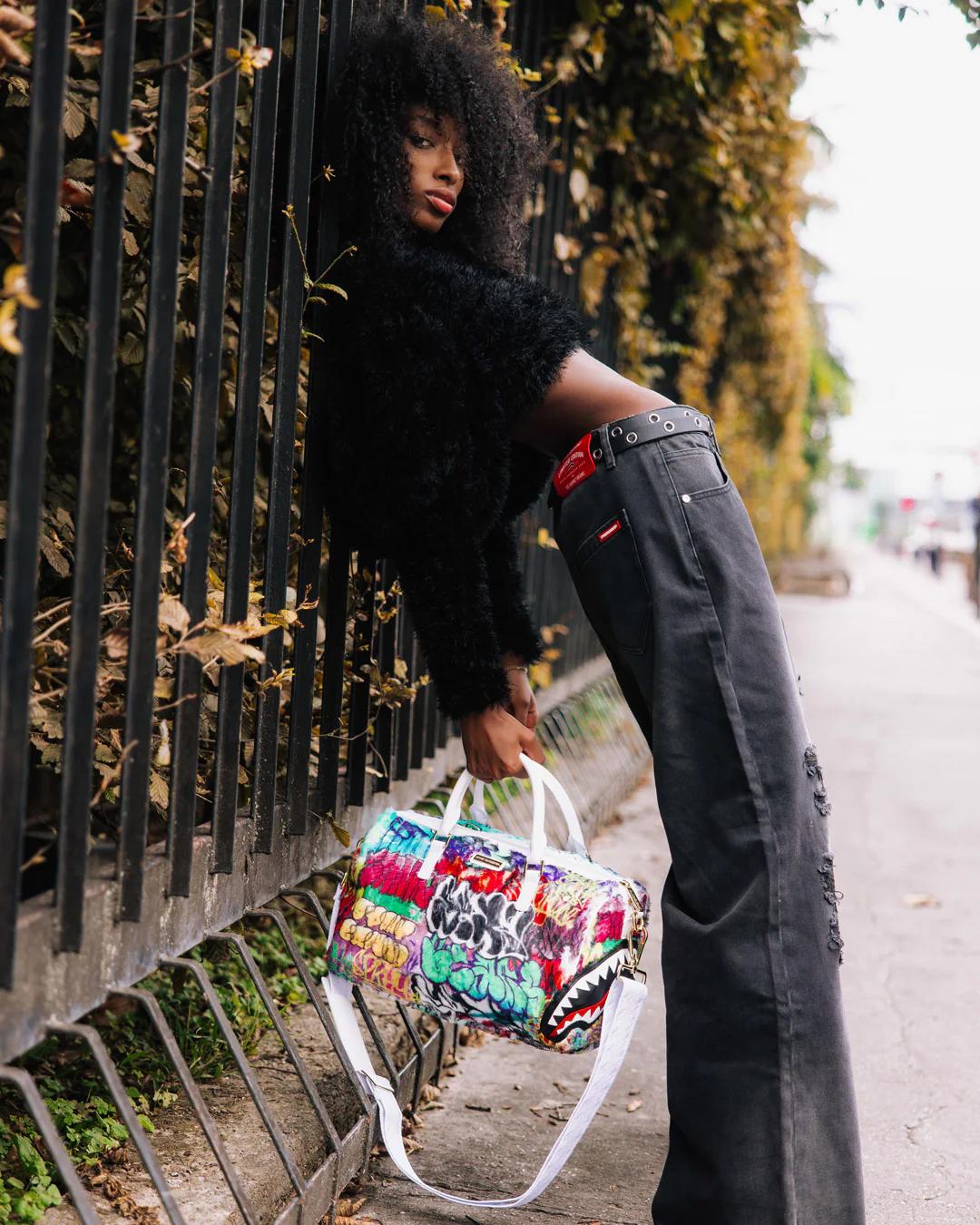LE MONDE DES GRAFFITIS MINI DUFFLE | Sprayground Essential