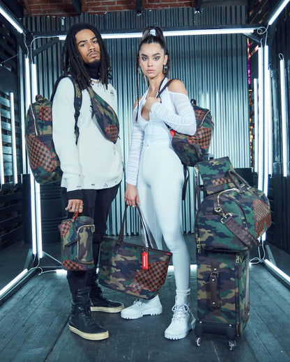 THE PARADOXX SHARK TOILETRY BAG | Sprayground Exclusive