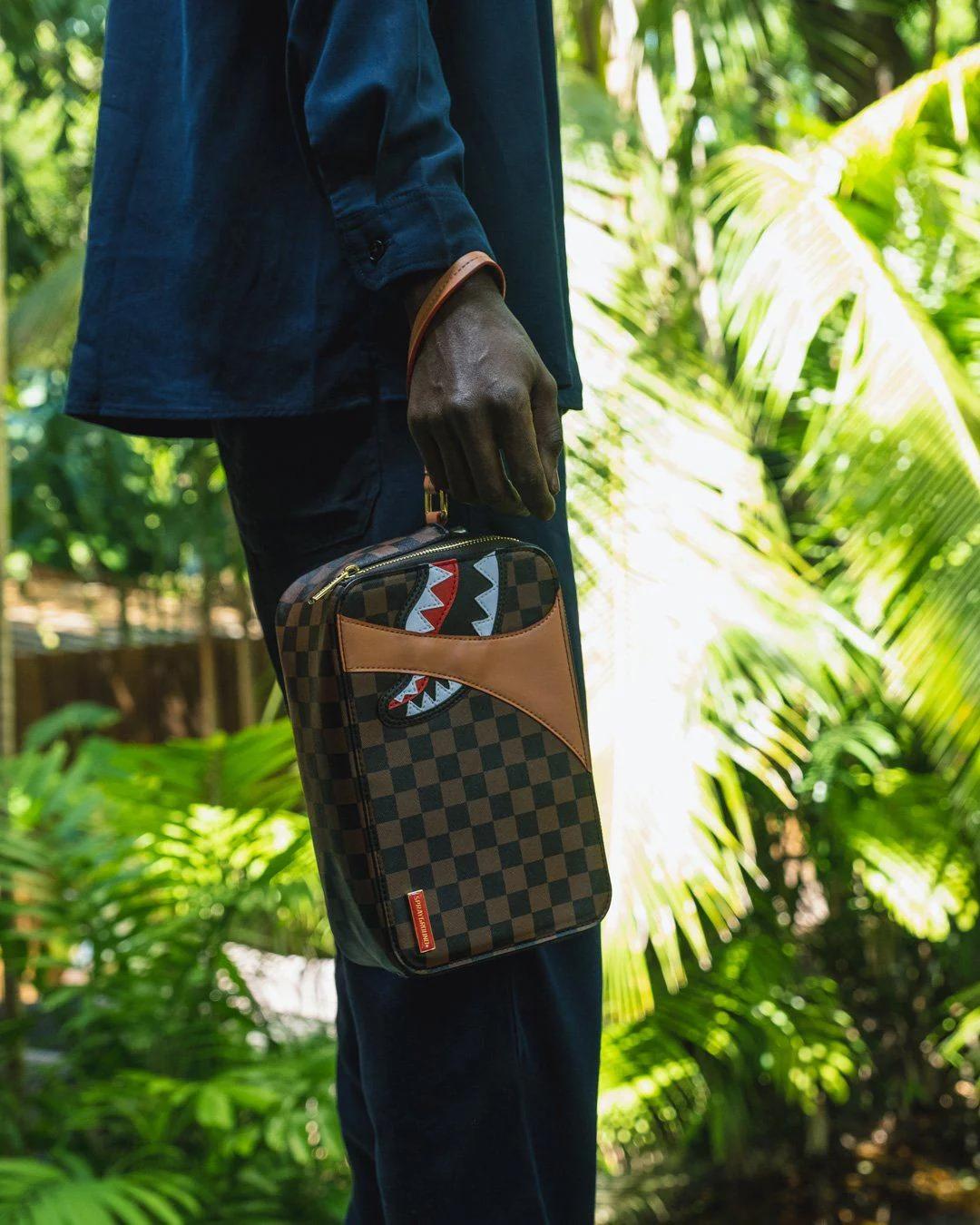 HENNY AIR TO THE THRONE TOILETRY | Sprayground Signature