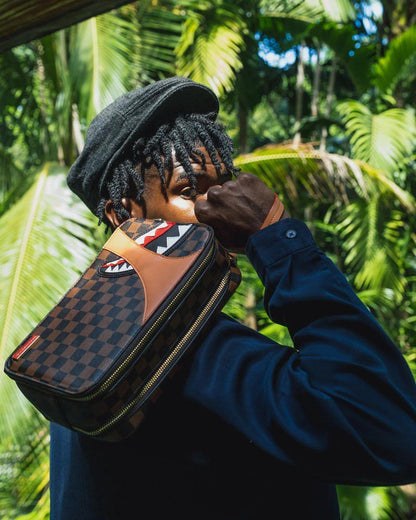 HENNY AIR TO THE THRONE TOILETRY | Sprayground Signature