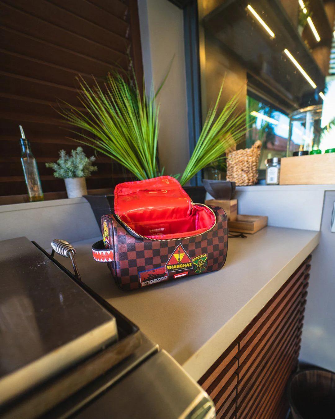 GLOBAL MOGUL TOILETRY BAG | Sprayground Classic