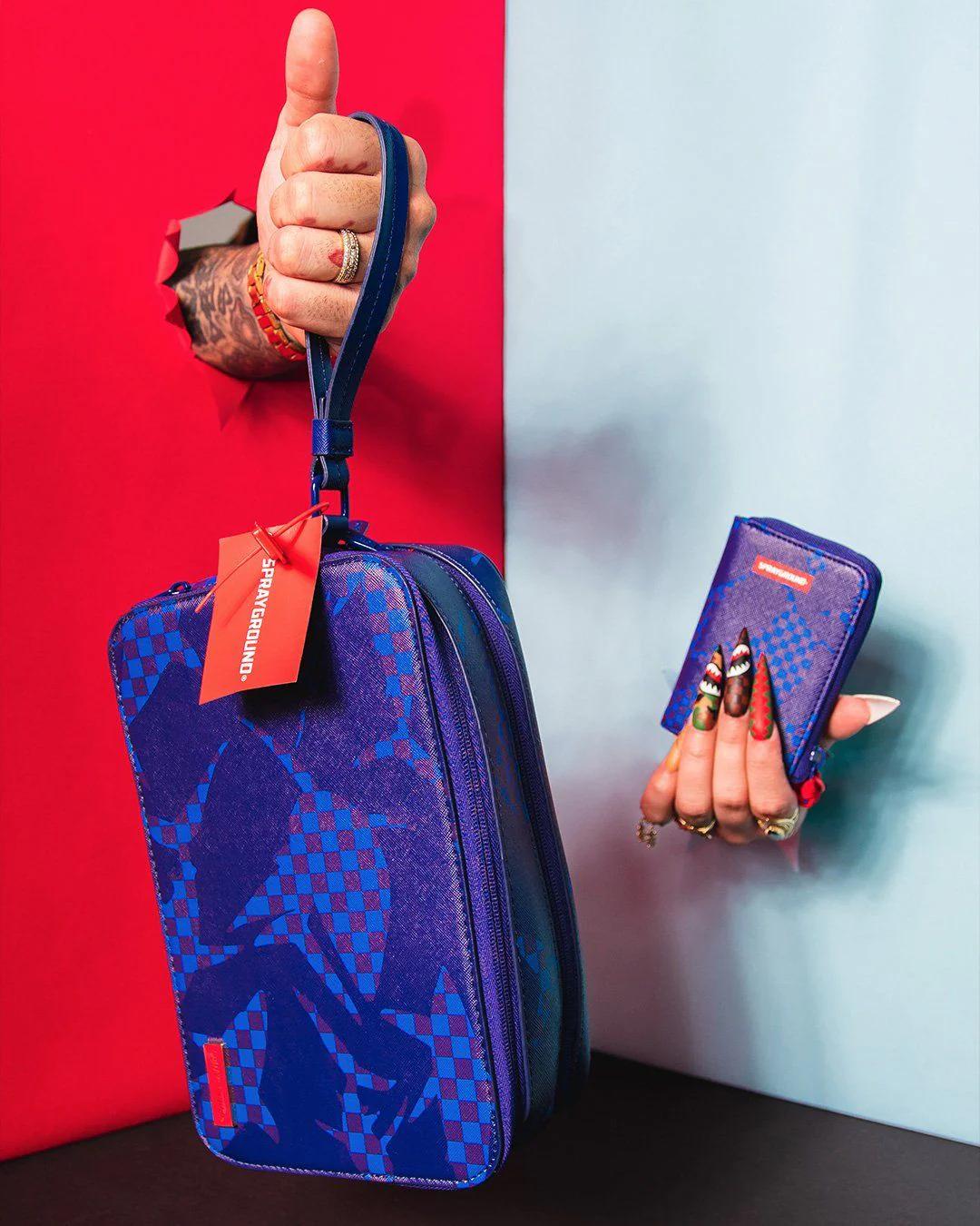 SHARK CHECK (BLUE) TOILETRY | Sprayground Value