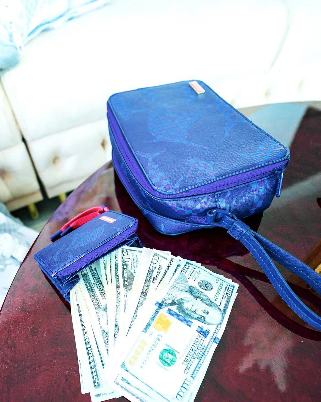SHARK CHECK (BLUE) TOILETRY | Sprayground Value