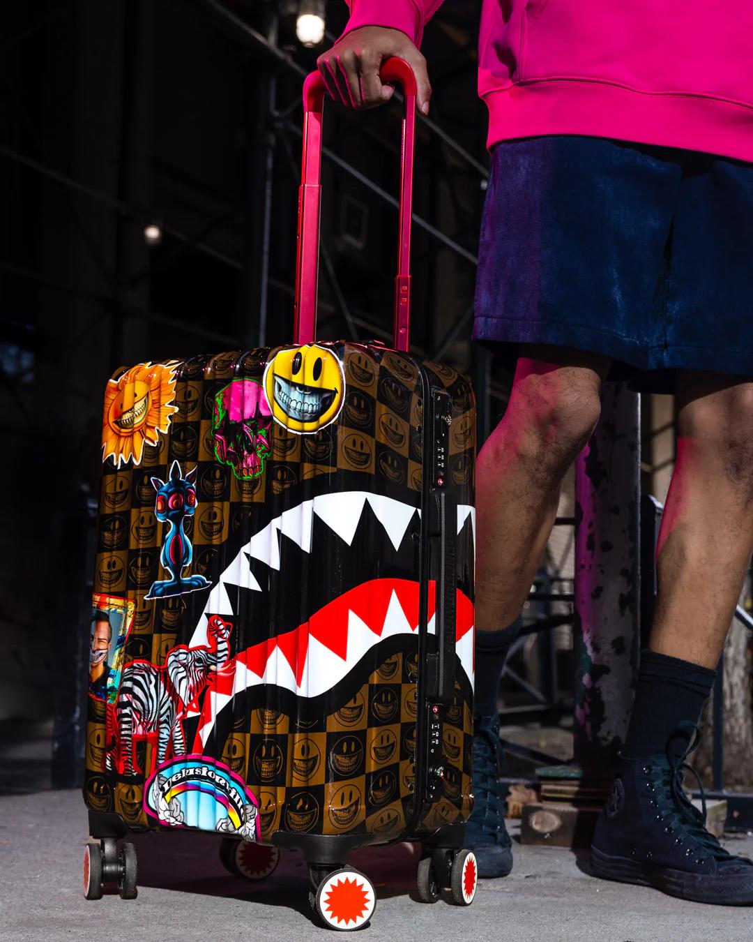 GLOBAL MOGUL POPAGANDA RON ENGLISH EDITION HARDSHELL CARRY-ON LUGGAGE | Sprayground Latest