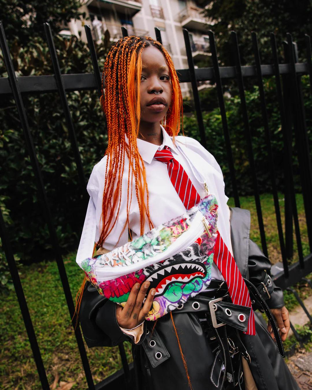 LE MONDE DES GRAFFITIS SAVVY CROSSBODY | Sprayground Premium