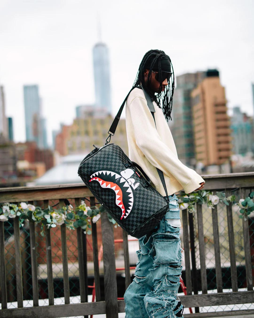 SNOOPY DAY OFF DUFFLE | Sprayground Quality