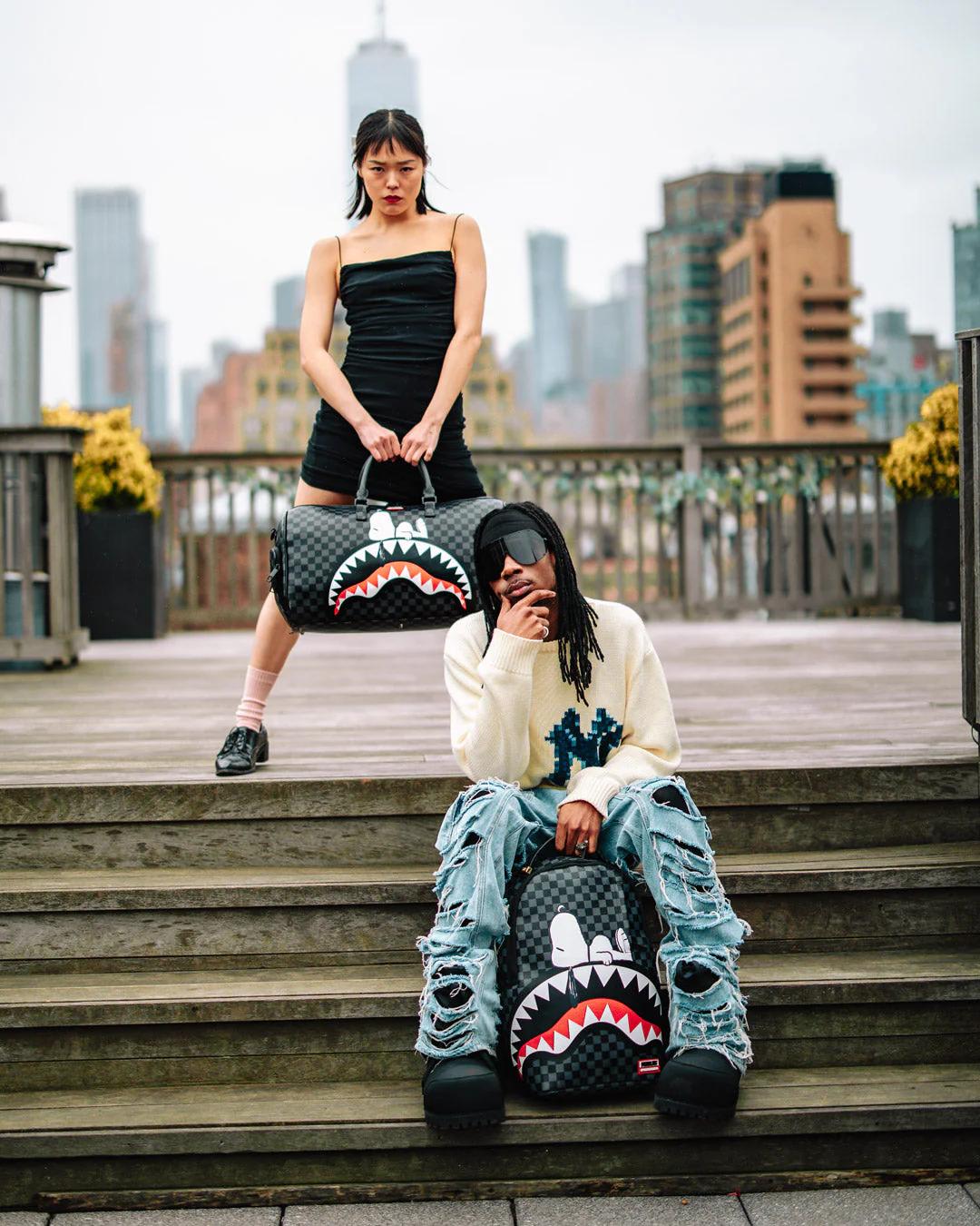 SNOOPY DAY OFF DUFFLE | Sprayground Quality