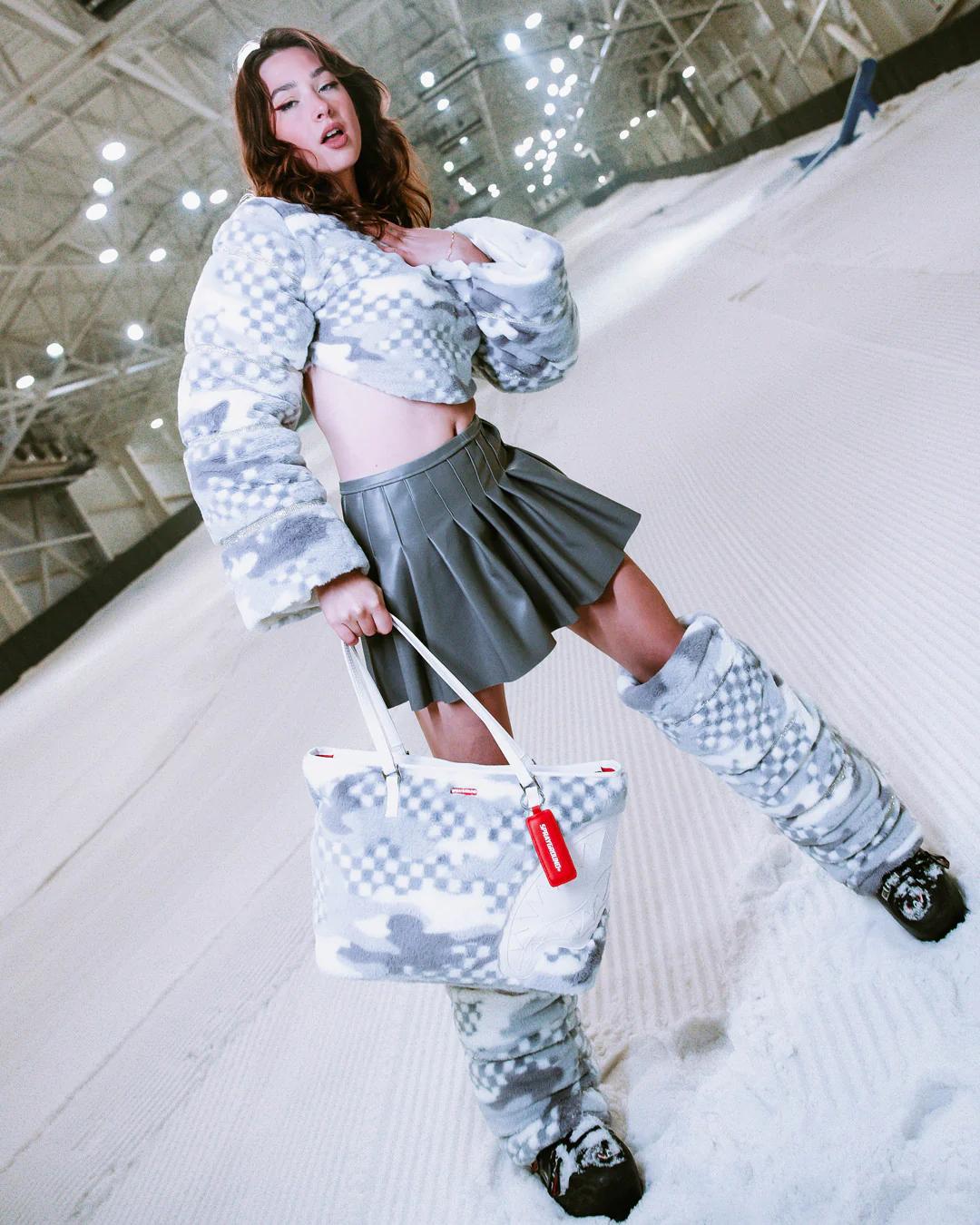 3AM PLUSH SWISS ALPS TOTE | Sprayground Premium
