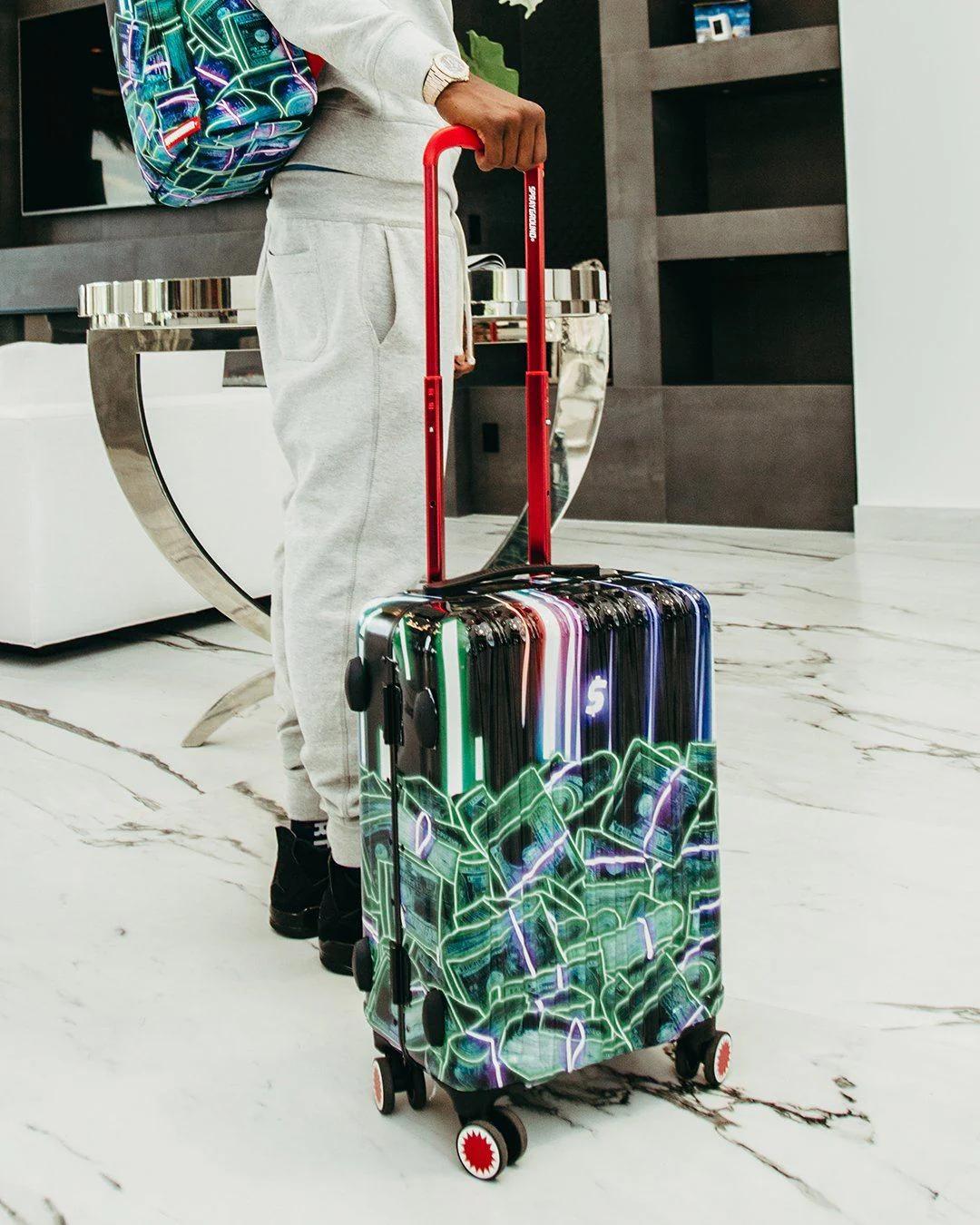 暗号通貨スタック (CRYPTO STACKS) LUGGAGE | Sprayground Essential
