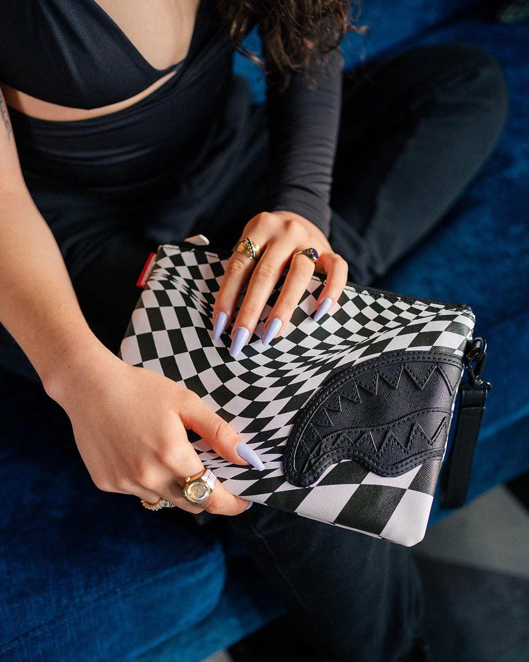 TRIPPY CHECK CROSSOVER CLUTCH | Sprayground New
