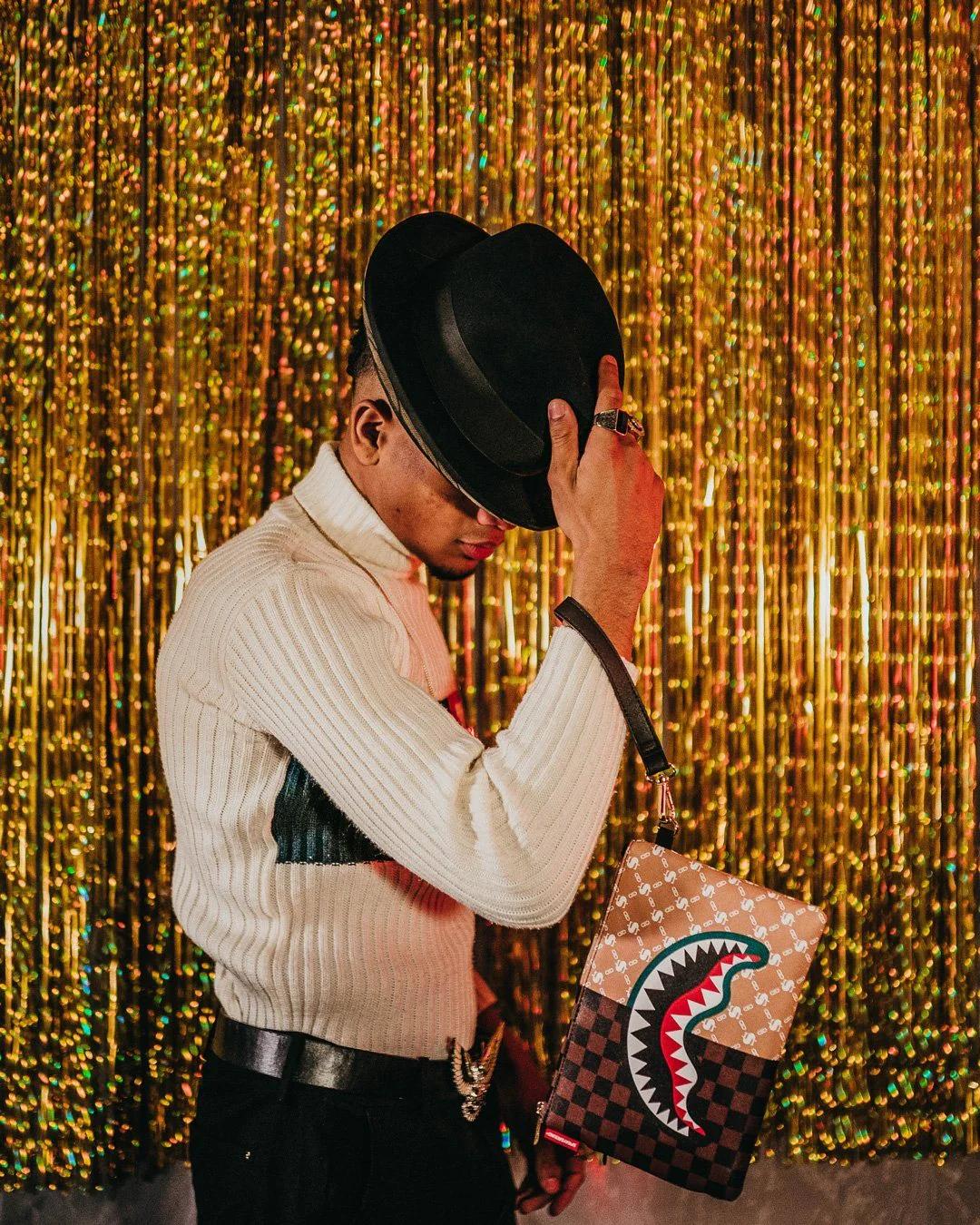 PARIS VS FLORENCE CROSSOVER CLUTCH | Sprayground Popular