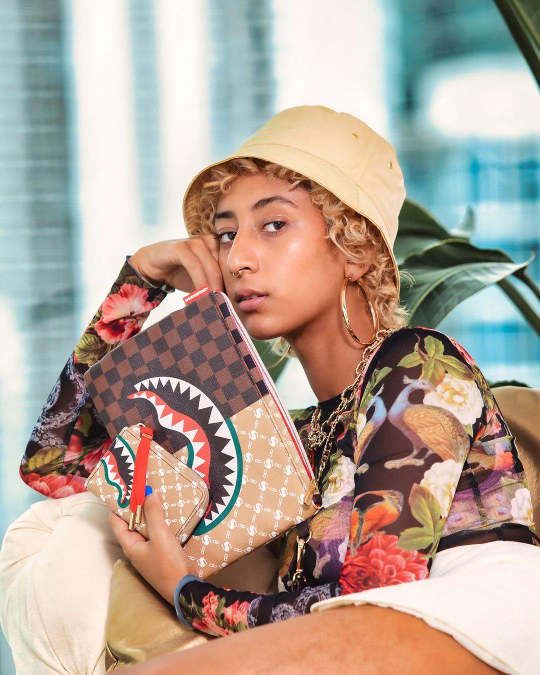 PARIS VS FLORENCE CROSSOVER CLUTCH | Sprayground Popular