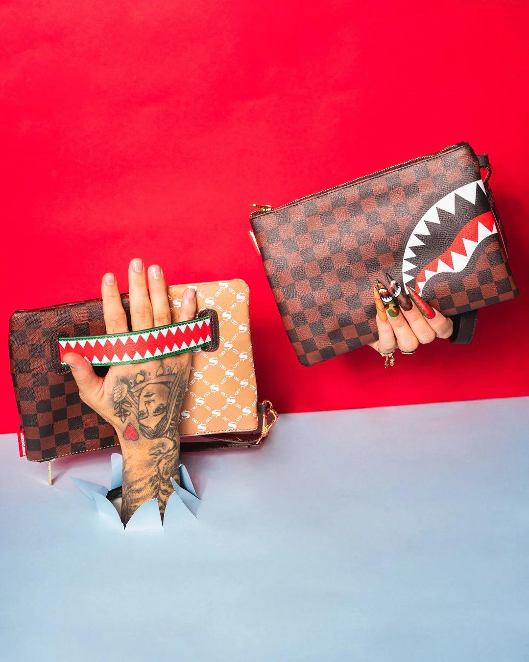 PARIS VS FLORENCE CROSSOVER CLUTCH | Sprayground Popular