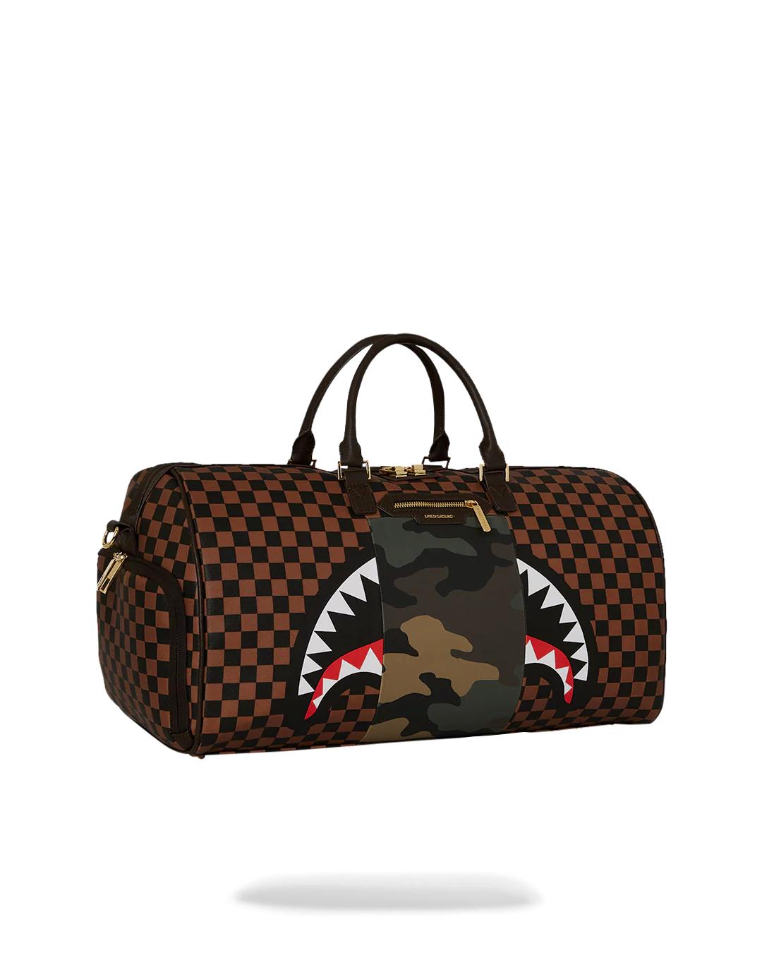 EXTERIOR GOLD ZIP POCKET SHARKS IN PARIS DUFFLE | Sprayground Premium