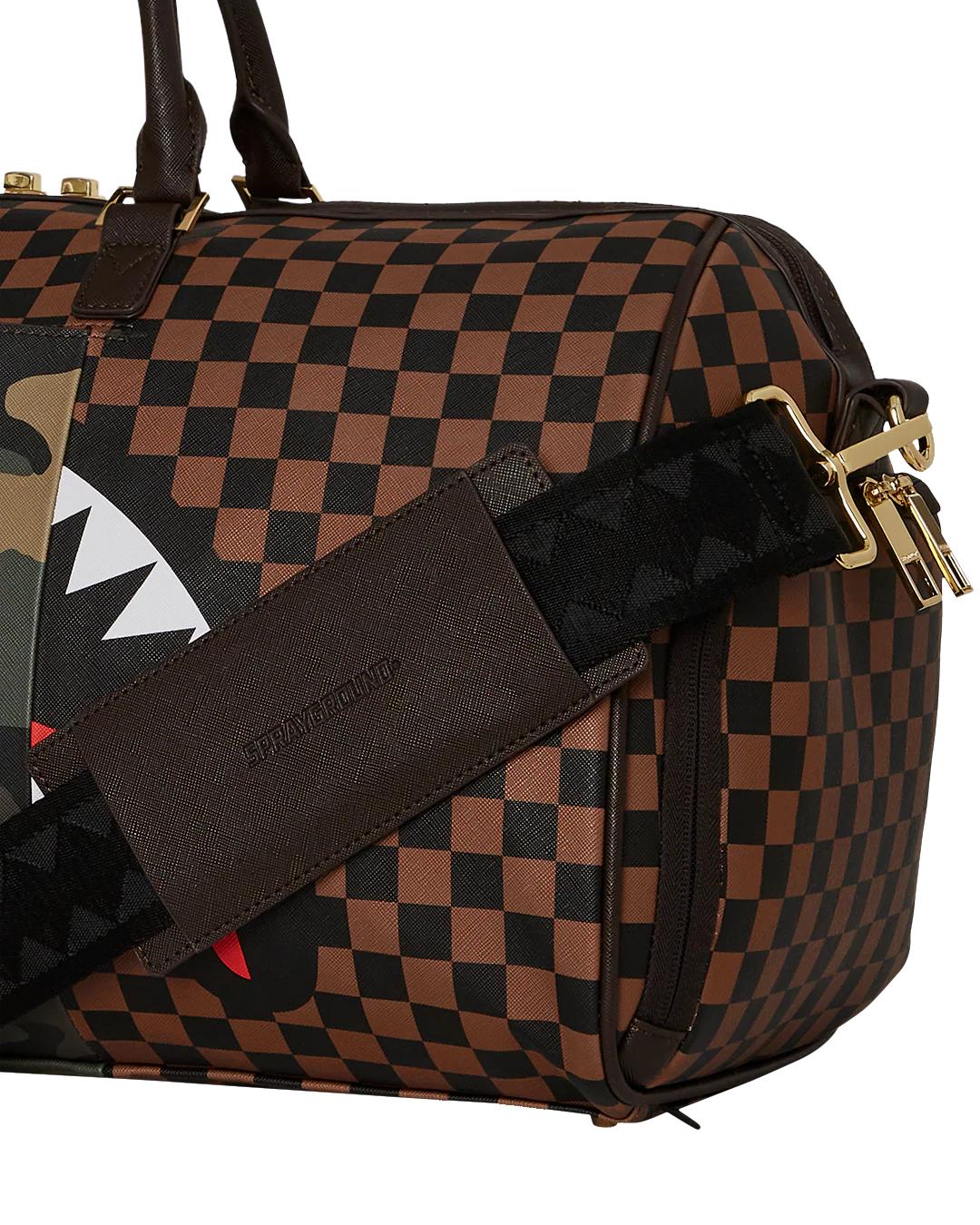 EXTERIOR GOLD ZIP POCKET SHARKS IN PARIS DUFFLE | Sprayground Premium