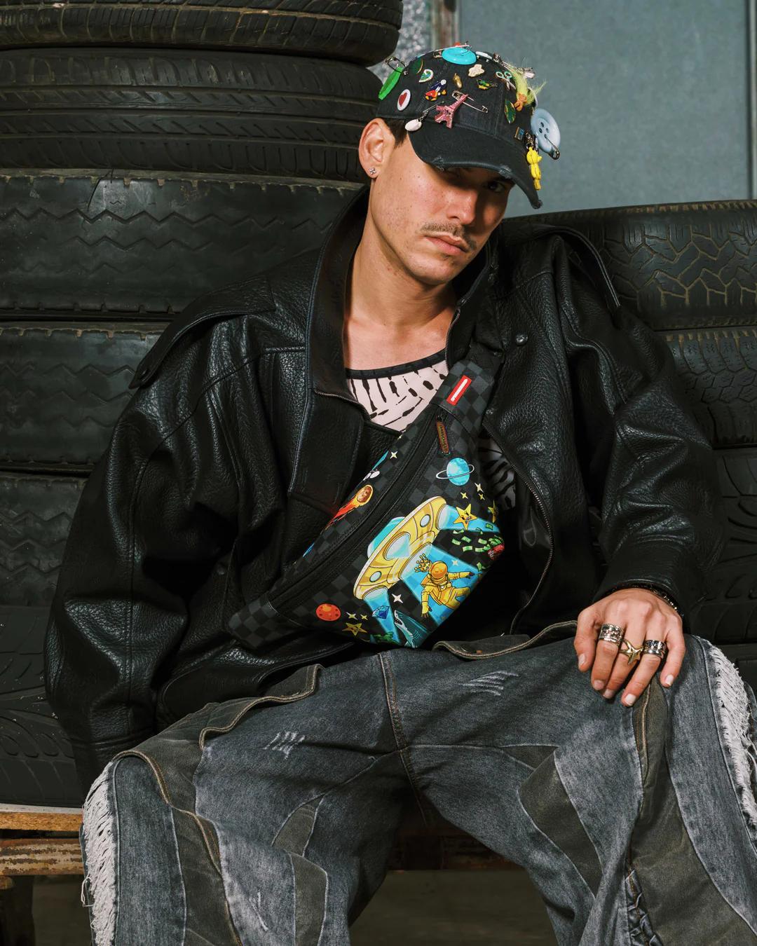EXTRA EXTRATERRESTRIAL SAVVY CROSSBODY | Sprayground Signature