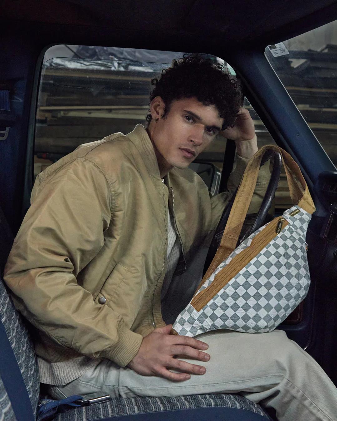 THE PRIVATE JET SHARK CLUB - HIGH ALTITUDE SAVVY CROSSBODY | Sprayground Essential