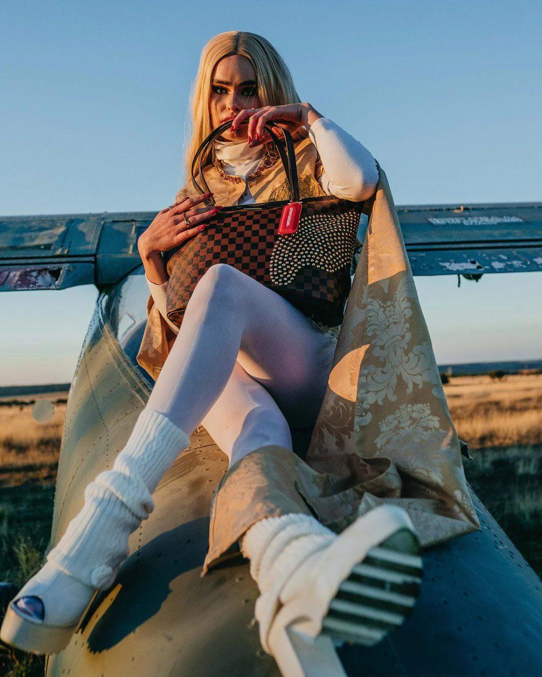 SHARKS IN PARIS POLARIS TOTE | Sprayground Signature