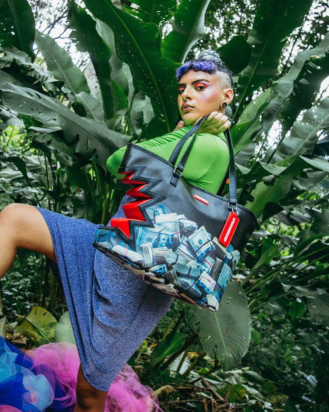 $HARKBITE TOTE | Sprayground Value