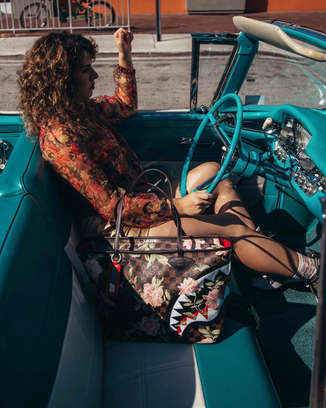 SHARKFLOWER TOTE | Sprayground Popular